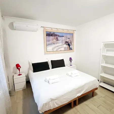 דירה Briani Courtyard *