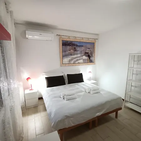 Briani Courtyard Apartmán *